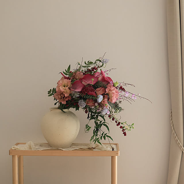 Lounge,フラワーベース,ナチュラルインテリア,シンプルインテリア,丁寧な暮らし,花器,フラワーアレンジメント,賃貸インテリア,花のある暮らし,外国インテリア,マンション暮らし Summerの部屋