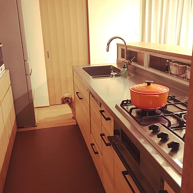 Kitchen,ウッドワンスイージー,トイプー,ルクルーゼ,造作建具,造作家具,ハーマン プラスドゥ,コルクタイル,犬と暮らす家,新居,アメリカンブラックチェリー,無垢材 chieの部屋