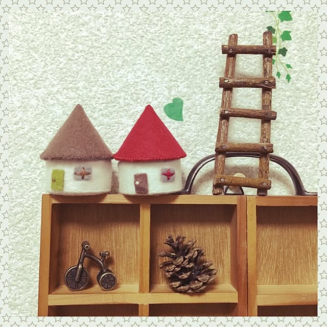 フェルトのミニお家,ハンドメイド,セリア,My Shelf nana..の部屋