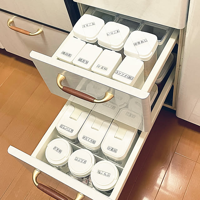 Kitchen,調味料スペース,調味料容器,調味料収納,調味料入れ,整える喜び,キッチン,ティータオル,少ない収納スペースを活かす,シンデレラフィット,収納の工夫,使いやすさ重視,ラベリングでわかりやすく,白で整う,白で統一,百均で統一,百均,栗原はるみさんふきん,栗原はるみ kawauso15の部屋