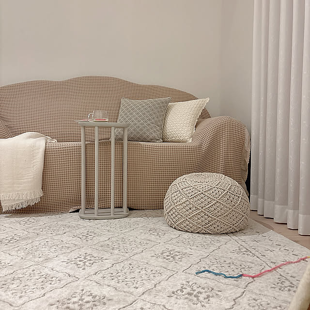 Lounge,夜のリビング,いいね♡フォローに感謝です♡.*･ﾟ,夜のpick,サイドテーブル,beige,White ivory,輸入家具,ソファ,見て下さりありがとうございます♡,ねこのいる家♡,イケヒコラグ サラ miyu39の部屋