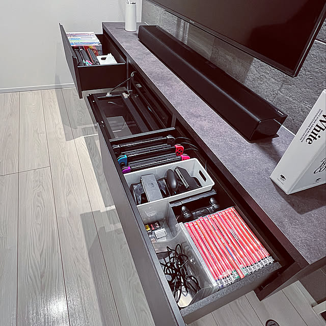 Switch収納,フロートタイプ,テレビボード,パモウナ,テレビまわり,生活感をなくしたい,戸建て,一戸建て,白黒インテリア,総二階,注文住宅,パナソニックホームズ,Panasonic homes,Lounge kikujiroの部屋