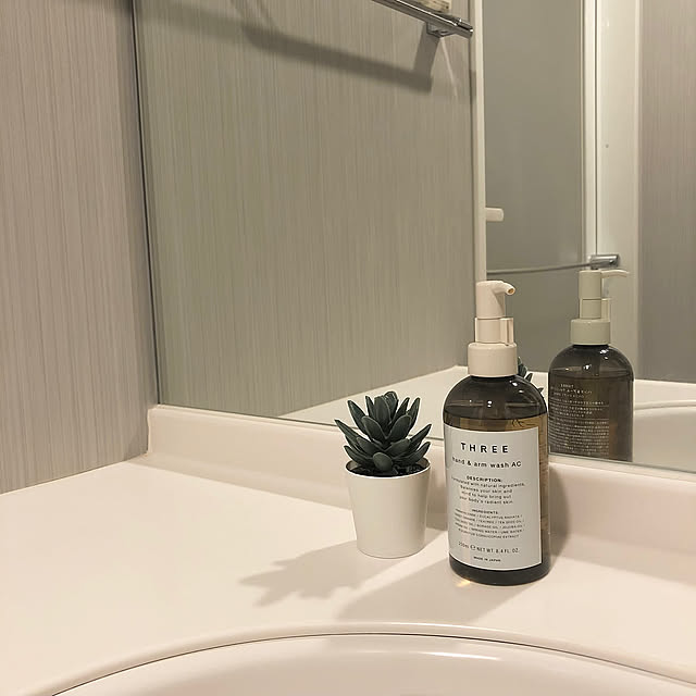Bathroom,IKEA フェイクグリーン,THREE ハンドソープ,サンゲツ壁紙,IKEA GUMIMINの部屋