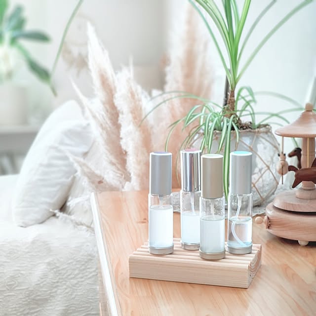 癒し,アロマスプレー手作り,セリアのガラスアトマイザー30ml,アロマオイル,ハンドメイド,URBAN GREEN LIFE,観葉植物のある暮らし,ボタニカルライフ,ひとり暮らし,2023.10.17,リードディフューザー手作り,My Desk,無水エタノール YuriYuriの部屋