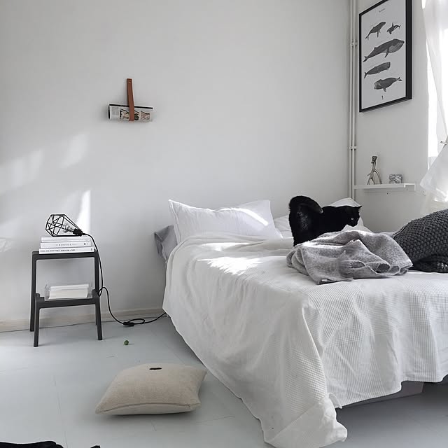 Bedroom,猫,黒猫,シンプル,ミニマリスト,ねこのいる日常,H&M HOME,日差し,cocolapine,いつもいいね！ありがとうございます♪ awachan77の部屋