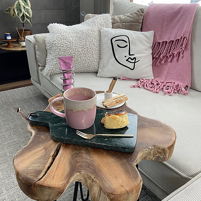 My Desk,ANTRY,まな板,海外インテリアに憧れる,H&M HOME,こどもと暮らす。,好きな眺め,RoomClip運営チームの皆様に感謝♡,hmhome,コメントお気遣いなく♡,みて頂きありがとうございます♡,グリーンのある暮らし kahomeの部屋