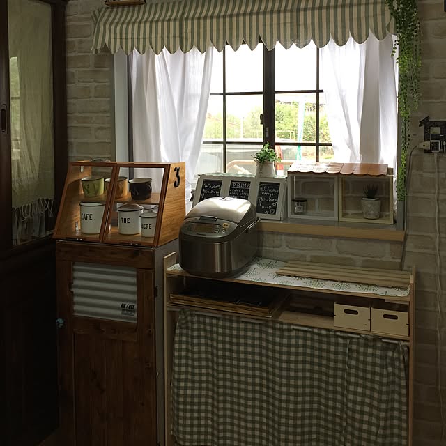 Kitchen,連投すみません(｡><),100均,DIY,DIY 初心者,フェイクグリーン,カフェ風,ゴミ箱隠し,makomiさんのショーケースを参考に♡,ダイソー,キャンドゥ,雑貨 ka.na.ta.の部屋