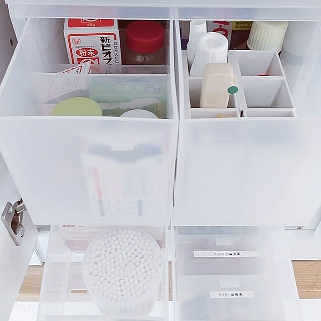 引き出し収納,薬収納の引き出し,無印良品,無印良品ポリプロピレンケース引き出し,何も置かないのが理想。,いつもいいねありがとうございます♡,シンプルインテリア,すっきり暮らす,機能性重視,好きなものに囲まれて暮らす,ミニマムな暮らし,必要最低限の暮らし,スタイリッシュなデザイン,建売住宅だけど,建売住宅だけどお気に入り,ダイソーカードケース,On Walls tomoの部屋