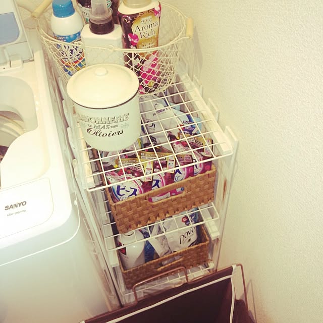 生活感を出したくない 洗剤をすっきり収納するアイデア Roomclip Mag 暮らしとインテリアのwebマガジン