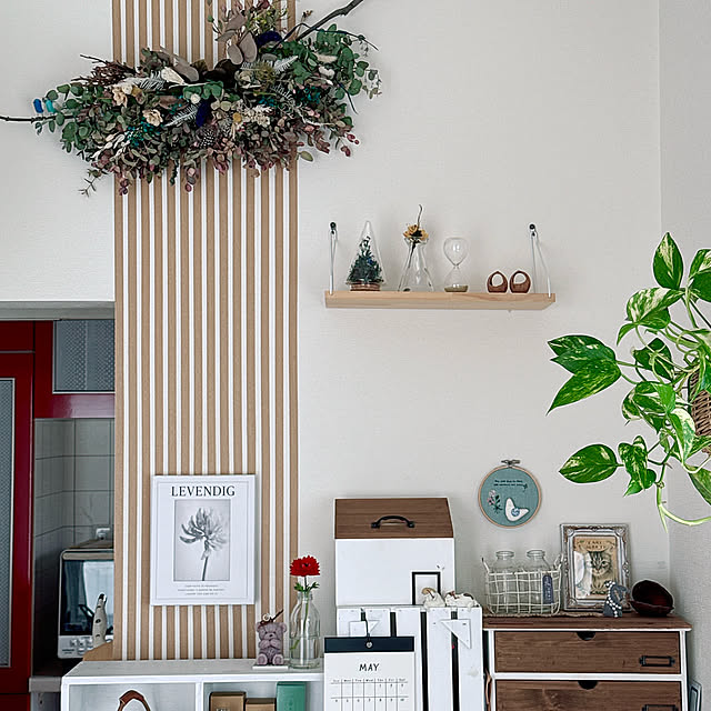 On Walls,プチプラインテリア,ダイソー,花,100均,DIY,ドライフラワー,ユーカリ,100均リメイク,花のある暮らし,雨の日の楽しみ方,おうち時間,わたしの休日のすごし方,kotoriさんの青い鳥さん,春,壁面ディスプレイ yuri.sの部屋