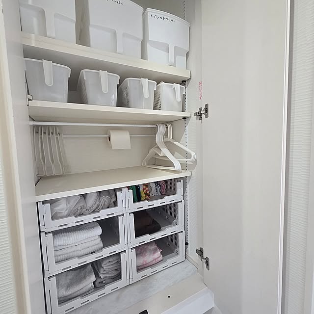 Bathroom,つっぱり棒,洗面所,洗面所 収納,ホワイトインテリア,清潔感目指して,毎日使うもの,白で統一,自分で作る,洗面所インテリア,毎日の暮らしを楽しむ,ハンガー収納,布団挟み,布団挟み収納,時短掃除,トイレットペーパーの収納,かさばる物,扉収納,白で整う,突っ張り棒で収納,突っ張り棒が大活躍♥︎ maruの部屋