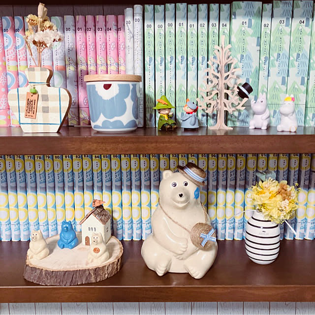 My Shelf,複数枚投稿２枚,今月もよろしくお願いします◡̈*♡,北欧インテリア,本棚ディスプレイ,DVDカバー手作り,ブックカバー手作り,lovi,ムーミンの仲間たち,白くま貯金箱ガチャ,マリメッコ ウニッコ,ラテマグ,ケーラーオマジオミニ,作ってみたよ♡,許可してくれてありがとう♡,真似っこさせてもらいました♡,白くま貯金箱　着せ替え,ペットボトルキャップリメイク,ハンドメイド夏,夏 IROの部屋
