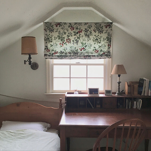 Bedroom,2019.3.29,屋根裏部屋,ナチュラル,カントリー,窓辺,シェードカーテン Claraの部屋