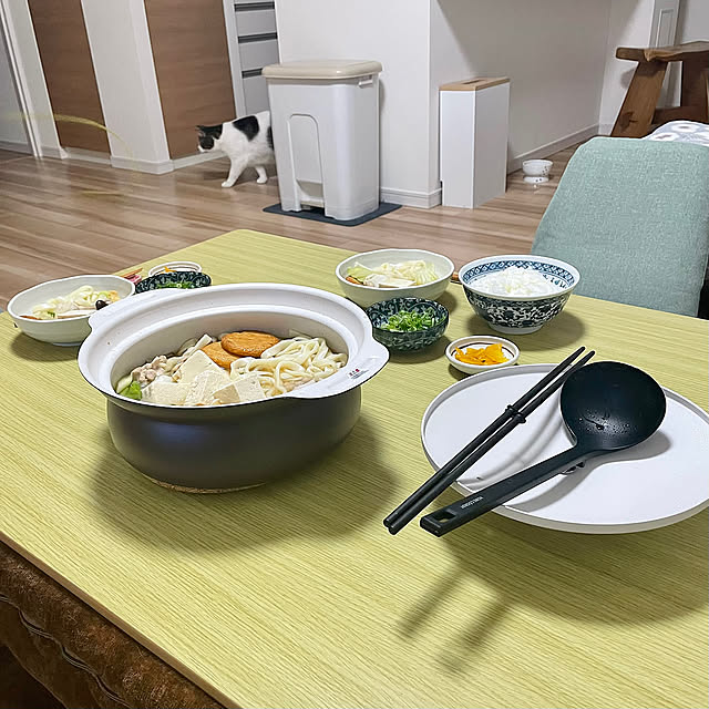 2024.11.7,キッチンツール,保護猫,マンション暮らし,猫と暮らすインテリア,ホームコーディ,ホームコーディのある暮らし,イオン ホームコーディ,ごいし,夫婦+猫1匹,猫遊び中,猫じゃらしで遊ぶ猫,Kitchen,My Desk hemukoの部屋