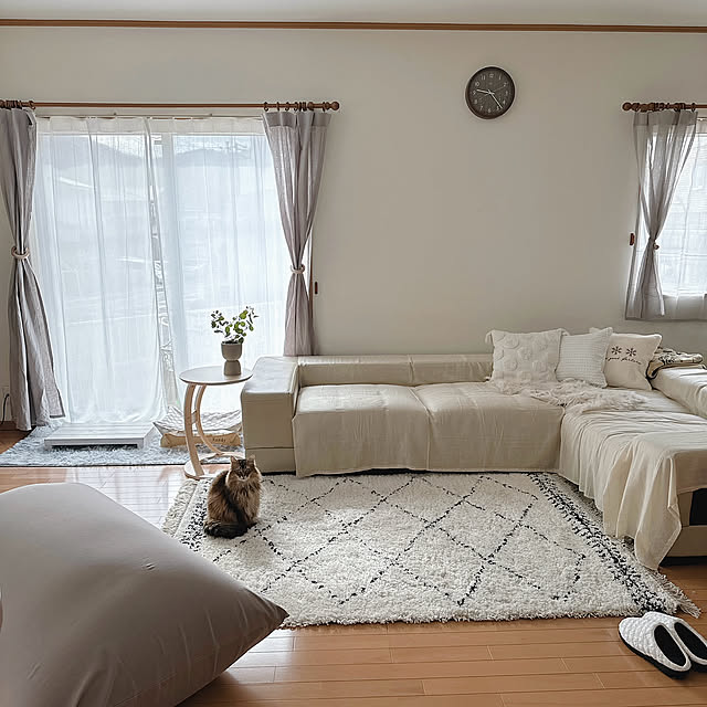 Lounge,SUBU,カーテン,3COINS,グリーンのある暮らし,無印良品週間,Yogibo,春の模様替え,猫のいる暮らし,コメントお気遣いなく♡,ニトリのソファ,ヨギボーのある生活 yuri.sの部屋