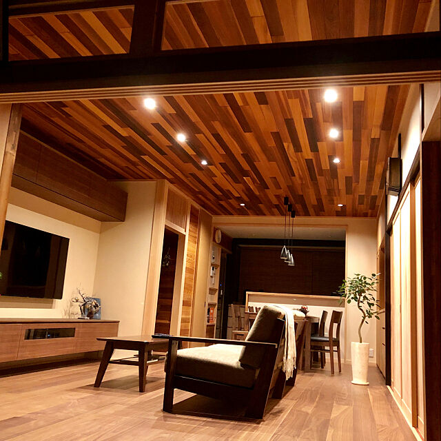 自然に包まれてリラックス 天井や床に木目のあるお部屋 Roomclip Mag 暮らしとインテリアのwebマガジン