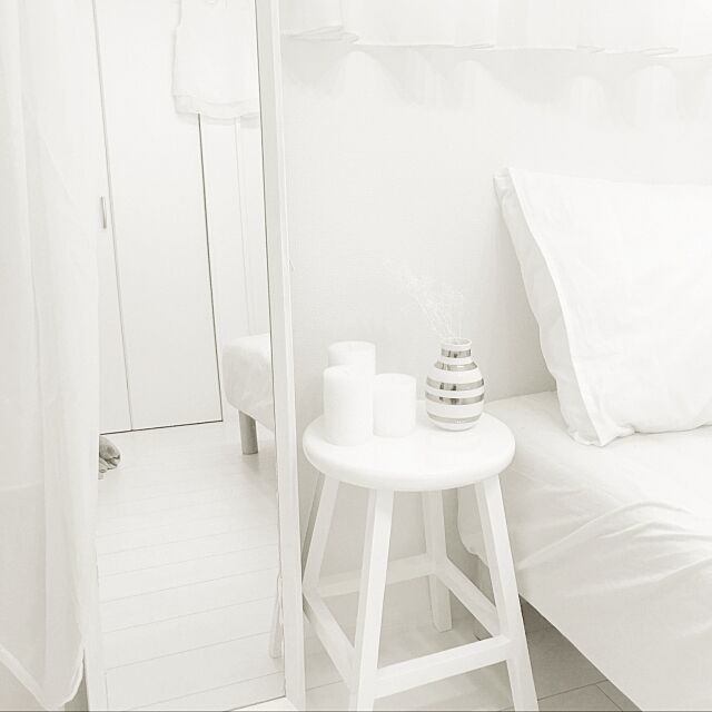 Bedroom,鏡DIY,IKEAのキャンドル,白,スツール,ザラホーム,ケーラー,ベッド koumeの部屋