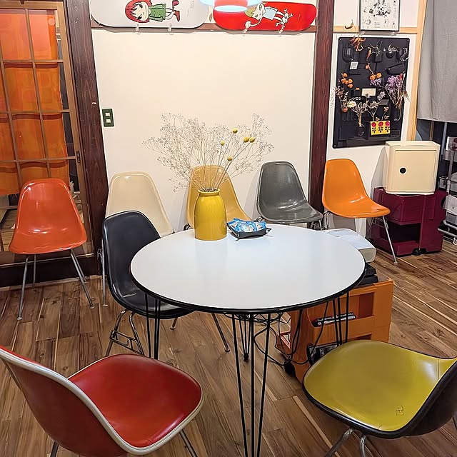 Lounge,リビング,ミッドセンチュリー,コンポニビリ,ボビーワゴン,古民家,古民家リノベーション,スクエアエレメント,イームズ,イームズサイドシェルチェア artfieldの部屋