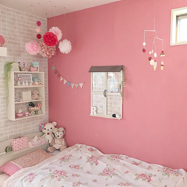 Bedroom,木製スイーツモビール♡,フェイクグリーン♡,ガーランド♡,窓枠風DIY,棚DIY♡,娘の部屋♡,姫カントリーを目指して♡,ペーパーポンポン,ダイソーリメイクシート,壁ピンクにペイント♡,パステルカラー,アメリカンカントリーが好き♡,ごちゃごちゃ やっほ〜〜い❣️同盟,編み物クラブ☆,『RCカントリー倶楽部☆』,いつもいいねやコメントありがとう♡,イベント用投稿です♬,150いいね！ありがとうございます♡ raggedy-aの部屋