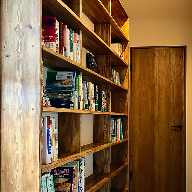 造作棚,DIY,自作,ホームセンターで揃う材料,壁面本棚,壁面棚,格子状の棚,コレ、DIYしたよ！,壁面本棚　DIY,ブライワックス　チェダーオーク,本棚DIY,My Shelf Goの部屋