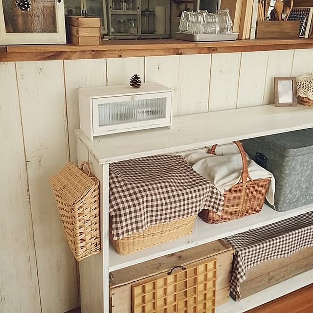 My Shelf,布で目隠し,ブラウンからホワイトに,nonrin♡,かご,nonrin作品♡,窓枠,セリア,棚DIY,キッチンカウンター前,100均,キッチンカウンターDIY,DIY,ハンドメイド,ホワイト×ブラウン,りんご箱,100均リメイク,そろそろ模様替えかな,ペイント nonrinの部屋