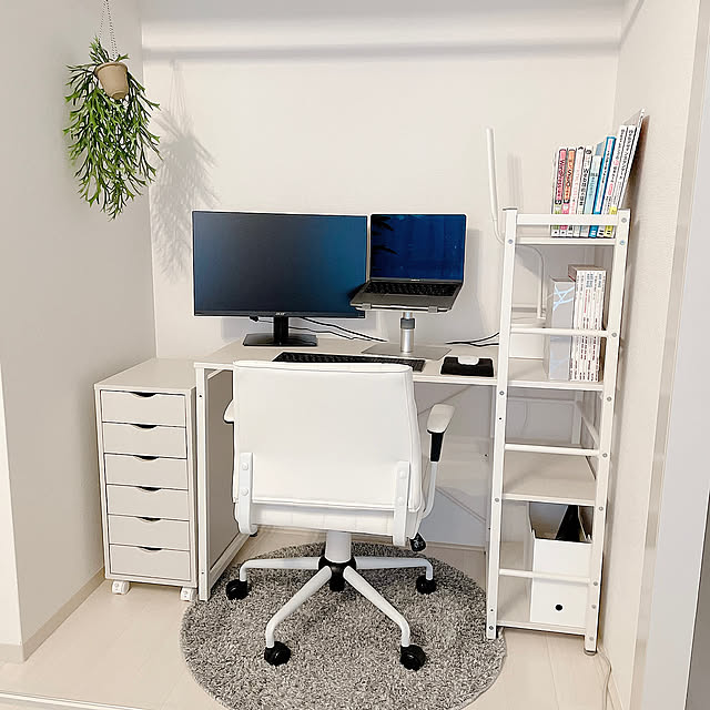 ワークスペース,モダンインテリア,ホワイトインテリア,北欧モダン,フェイクグリーン,ラグ,シンプルモダン,My Desk,パソコンデスク,システムデスク,サイドキャビネット YKAの部屋