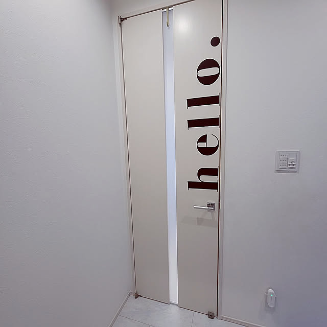 Entrance,わが家のドア,ホワイト大好き,可愛くて一目惚れ！,ウォールステッカー,玄関ポーチ,白い扉,玄関フロア,ロゴステッカー,お気に入り,おすすめします♡,閲覧ありがとうございます,リメイク,ウォールデコレーション,おしゃれステッカー,貼って剥がせる,hello ステッカー,ステッカー,楽天で買ったもの,シンプルインテリア,空気清浄機 maruの部屋