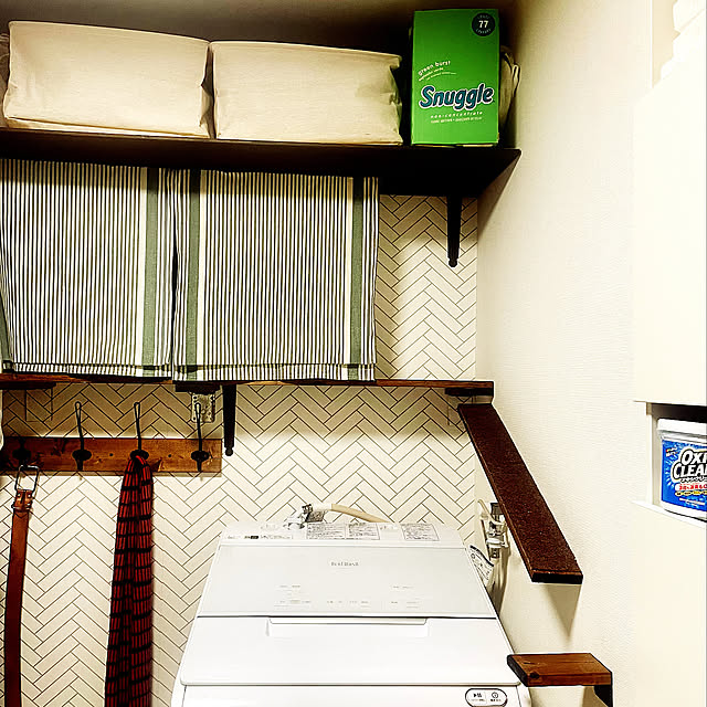 フック収納,フックDIY,脱衣所収納棚,脱衣所収納,脱衣所 DIY,脱衣所,洗濯機上収納,洗濯機周辺,洗濯機上の棚,洗濯機ラック,洗濯機まわりの収納,洗濯機周り,キャットウォーク,収納DIY,棚板DIY,ホワイトインテリア,DULTON,ヘリンボーン壁紙,ヘリンボーン壁,ヘリンボーン,アクセントクロス,海外風インテリア,壁紙DIY,壁紙,海外インテリア,DIY,Bathroom cooの部屋