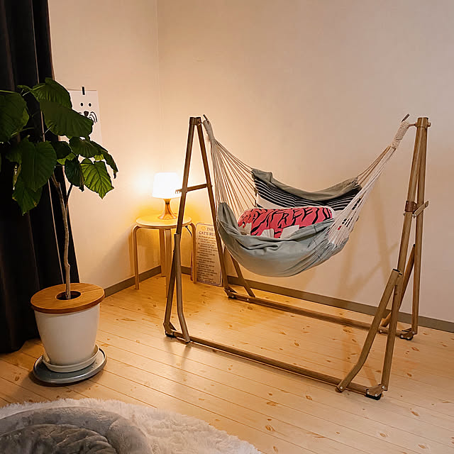 お気に入りコーナー,一人暮らし,1R 一人暮らし,間接照明,賃貸インテリア,1R,夜のリラックスタイム,IKEA,ひとり暮らし,ニトリ,イケア,観葉植物のある部屋,ワンルーム,一人暮らしインテリア,賃貸,ハンモックのある暮らし,ハンモック,シフラス,Lounge ineko_kの部屋