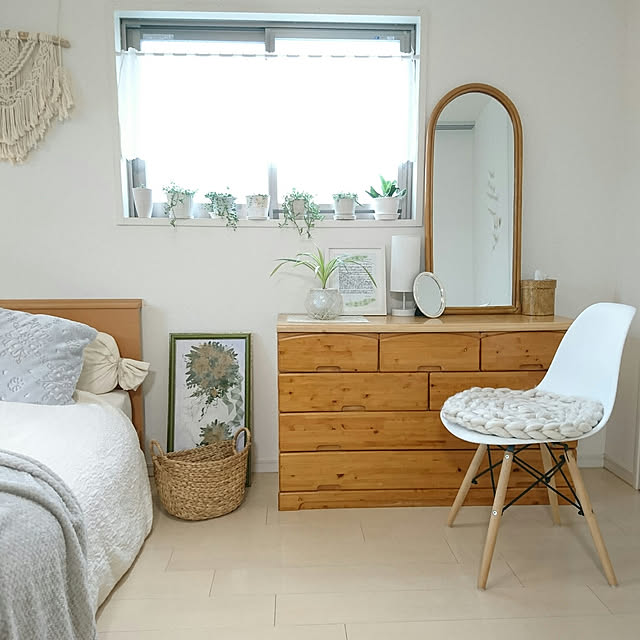 Bedroom,冬支度,NO GREEN NO LIFE,ひとり暮らし,ごくごく普通の家,ミックスインテリア,イームズチェア,チャンキーニット,2019.12.7,指編み,マクラメタペストリー手作り,クッション手作り,チャンキーヤーン,YouTube先生,ハンドメイド YuriYuriの部屋