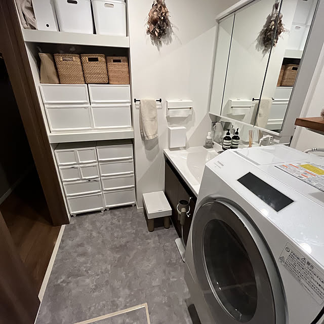 Bathroom,洗面所床クッションフロアDIY,床クロス貼りDIY,モルタルの床,ニトリ収納,ドライフラワーのある暮らし,ドラム式,タオルハンガー取り替え,アイアンバー,towerごみ箱,イソップ ハンドソープ tomoの部屋