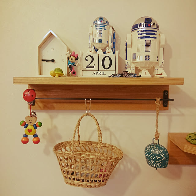 My Shelf,すっきり暮らしたい,今年初ホタル見たよ✨,スリコ♡,3COINS,R2-D2,無印良品,壁に付けられる家具,アイアンバー,ちゅら玉のブレスレット,4月じゃない(^_^ゞ,APRIL→MAY,ニトリ,おうちがた置き時計 wakaba223の部屋
