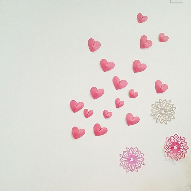 On Walls,ハート,画用紙,折り紙,バレンタイン,バレンタインディスプレイ,季節の飾り,暮らしを楽しむ,handmade＊*｡·*,インテリアを楽しむ,ピンク comiriの部屋
