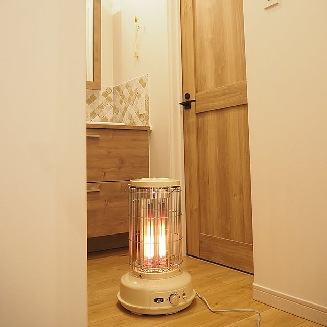 Bathroom,アラジンストーブ,電気ストーブ,Aladdin,ときめきカタログ2024,Aladdinのある生活,グラファイトフレームヒーター,TOTO,一輪挿し,LIXILドア,ドライフラワーのある暮らし,LIXIL,タイル,TOTO　ドレーナ,こどもと暮らす,こどものいる暮らし ariの部屋