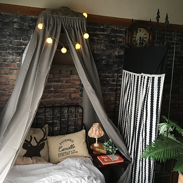 Bedroom,キャノピー,天蓋 DIY,賃貸DIY,賃貸,IKEA,賃貸でも諦めない！,団地 DIY,団地インテリア,フェイク仲間☆,団地でも諦めない！,300円ショップ,レンガ壁紙,現状回復OK,丁寧な暮らし,いつもいいねやコメありがとうございます♡,海外インテリアに憧れる,賃貸でも楽しく♪,現状回復,フェイクグリーン,ダイソー,アンティーク調ライト,ダイソーアンティーク調ライト,DIY Rabbitの部屋