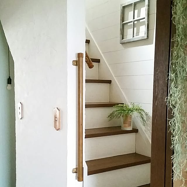 On Walls,ベニヤ板壁,板壁DIY,漆喰塗り壁,漆喰壁DIY,壁紙貼り替え,階段ペイント,いなざうるす屋さん,うま～くヌレール mikiの部屋