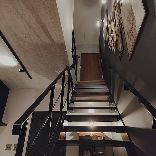 On Walls,お部屋を広く見せる工夫,アンティーク,ハリポタ感,ハリーポッター風,ビンテージ風,インダストリアルインテリア,インダストリアル,ヴィンテージ,イギリスヴィンテージ,アンティーク風,イギリスアンティーク,アンティークショップ風,カフェ風,オープン階段,オープン階段の下,開放感のあるキッチン,開放感を感じる暮らし Atelier_tamakiの部屋