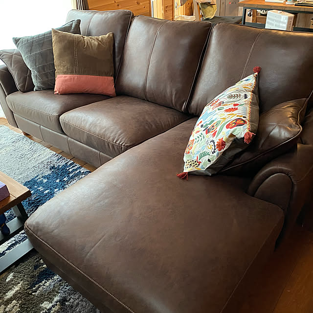 IKEAのクッションカバー,カウチソファー,ヘンリー,関家具ソファー,Lounge,LEATHERTEX（レザーテックス）,RELAX FORM ソファ armsの部屋