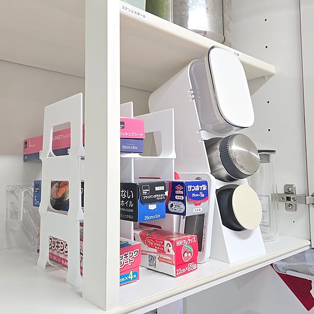 Kitchen,マンション,キッチン収納,ニトリ,縦にしまえるボトルスタンド,Daiso,百均,ペットボトルラック,ディスプレイスタンドワイド,吊り戸棚,吊り戸棚収納,シンク上,ラップ収納,ホイル収納,ボトル収納,キッチン用品,開き戸,開き戸収納 love1017の部屋