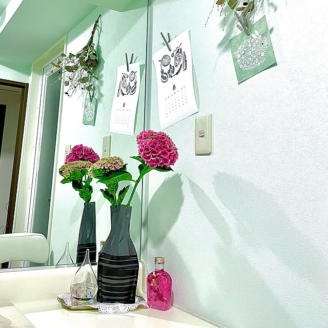 Bathroom,ダイソー商品,2色２枚入り,折りたたみフラワーベース,大きすぎなミラーに悩む,bigサイズのミラー,洗面所,鏡越し,鏡のある空間,夏,マンション,100均アイテム,紫陽花,お花を飾る,雑貨好き,お花が大好き( ´͈ ᗨ `͈ )◞❀,なかなか訪問できなくてごめんなさい,お花がある暮らし,ハーバリウム手作り,ハーバリウム初心者,いつも見て下さってありがとうございます,先に。皆様のお宅訪問できず、すみません。 maminの部屋