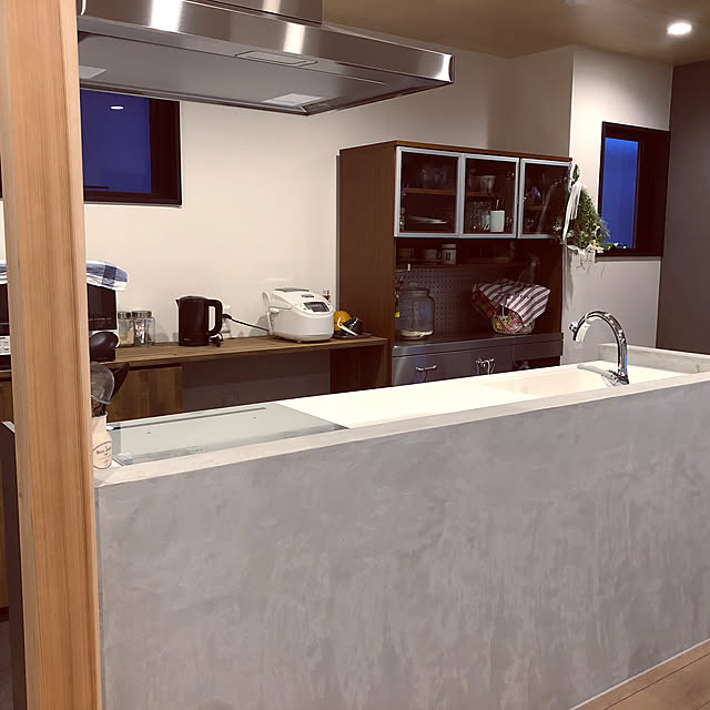 食器棚,unico,モルタルキッチン,クロス,無機質,造作建具,新築,カフェ風,Kitchen art.1024の部屋