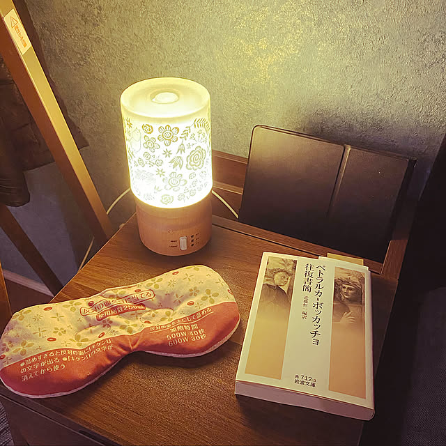 ディフューザー,文庫本,iPad,Bedroom otsutaudonkoの部屋