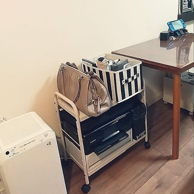 Lounge,ヘリンボーン,無印良品,リビングダイニング兼用,リビングダイニング,プリンター,プリンター置き場,ゴミ箱,ゴミ箱隠し,かばん置き場,カバン置き場,3COINS,延長コード,配線隠し,延長コード隠し,天馬,フィッツワーク,フィッツ,Fits,持続可能な整理整頓,Canonプリンター,ポリプロピレンケース,ファイルボックス,Nintendo switch,充電ステーション,ポリプロピレンケース 引出式 浅型,ひさびさの投稿,テンマフィッツワールド brown-whiteの部屋