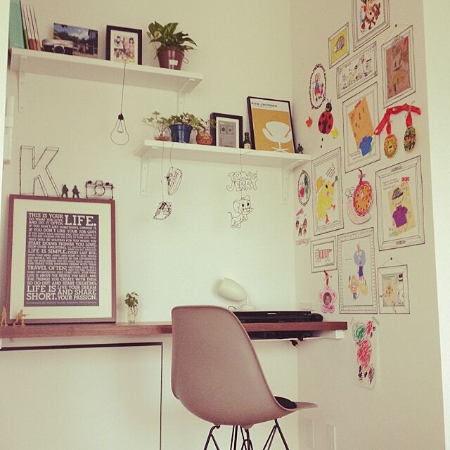 My Desk,こどもの絵,手描きの額縁,ワイヤークラフト,IKEA,セリア,無垢材 ROOMSの部屋