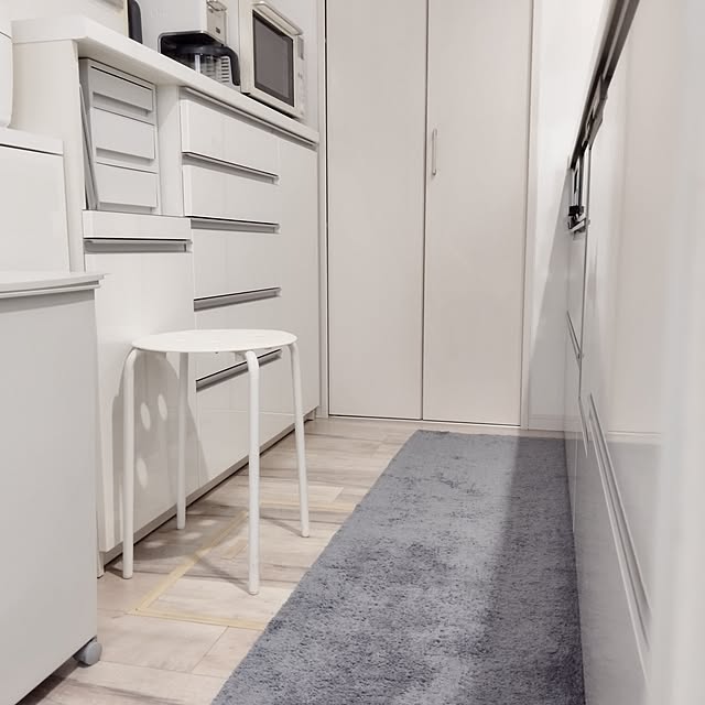 Kitchen,キッチンマット,乾度良好,マット＆ラグファクトリー,Dナチュレ,無印良品,IKEA,食器棚,収納,ホワイトインテリア,デロンギ,キッチン収納,De'Longhi,グレー,小物収納,白黒グレー,IKEAスツール,キッチンインテリア,ブラバンシアブレッドビン,シンプルインテリア,モノトーンインテリア,ポリプロピレンケース,グレーのラグ,ダークグレー,グレーインテリア,子供と暮らす,すっきり暮らす,Panasonicキッチン,パモウナ食器棚,モニター投稿,モニター当選ありがとうございます,銀イオン,濃いグレー,グレーのマット,吸水速乾,オカ株式会社,オカ,すべり止め加工,無印良品ごみ箱,マット&ラグファクトリー,RoomClipショッピング,防臭抗菌加工,キッチン雑貨 SSSSSの部屋