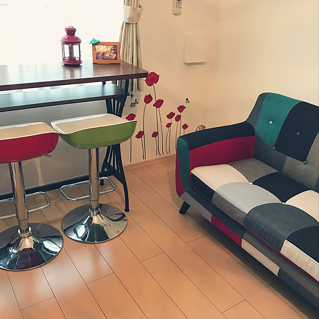 Lounge,ウォールステッカー,パッチワークソファー,ソファー,カウンターテーブル,カウンターチェア mihokoshiの部屋