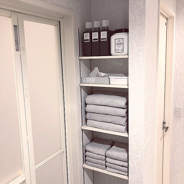 ライトグレーのタオル,タオル収納,ヒオリエ タオル,ヒオリエ　ホテルスタイルタオル,洗面所,Bathroom kumiの部屋
