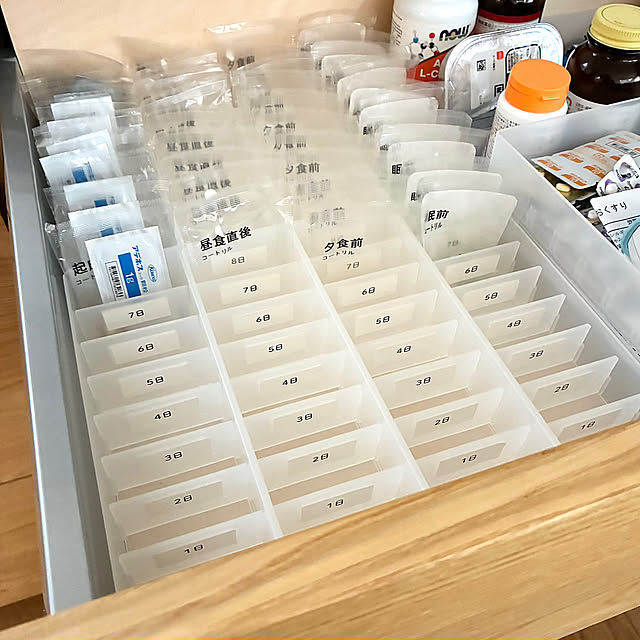 My Shelf,処方薬置き場,処方薬収納,錠剤,粉薬,仕切り,デスク内整理トレー,無印良品,毎日飲む薬,薬収納,薬の収納,引き出しの中,引き出し収納,持病あり,引き出しの中身,インスタ→h___m.z.k h___m.z.kの部屋