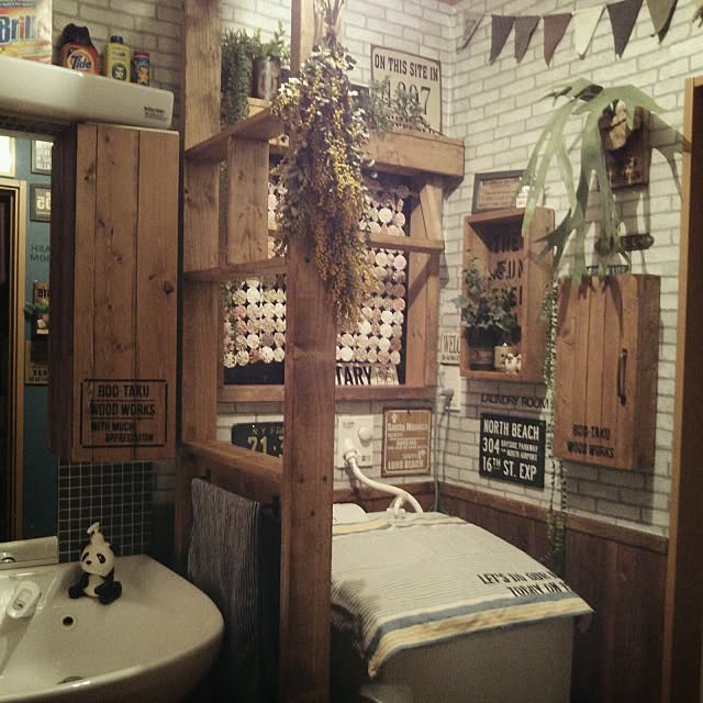 Bathroom,花のある暮らし,お気に入り,ワトコオイルダークウォルナット,100均,リメイク,男前カントリー,DIY,フェイクグリーン,手作り,インスタ→kaochan516,模様替え,間仕切りDIY,いなざうるす屋さん,男前,飾る,ダイソー,DIY-tile,ミモザ,スワッグ,窓枠DIY kaochan516の部屋