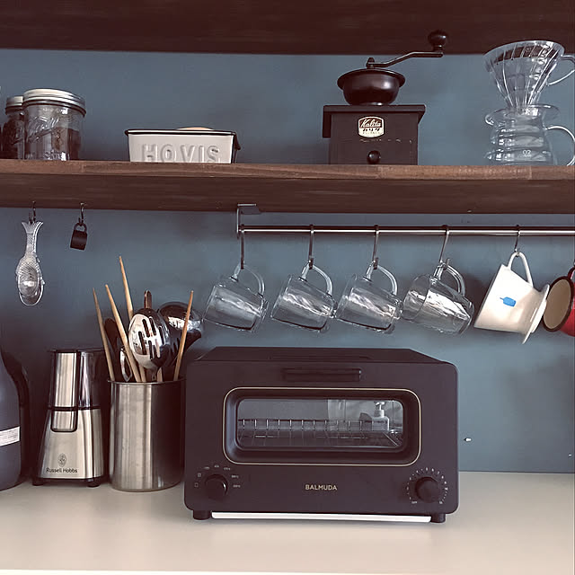 Kitchen,バルミューダ トースター,BALMUDA The Toaster,BALMUDA,HARIO,HOVIS,ブルーボトル,カリタコーヒーミル,可動棚,ブルーグレー,キッチン,コーヒーのある暮らし,見せる収納,セルフペイントの壁,吊り下げ収納 Sの部屋